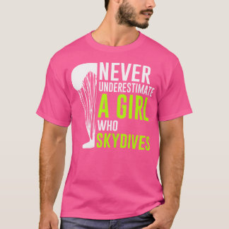 Camiseta Nunca Subestime Uma Menina Que Skydives É Engraçad
