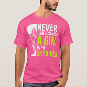 Camiseta Nunca Subestime Uma Menina Que Skydives É Engraçad