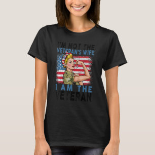 Camiseta Nunca Subestime Uma Mulher Com DD-214 Orgulhosa US