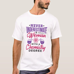 Camiseta Nunca subestime uma mulher com grau de química