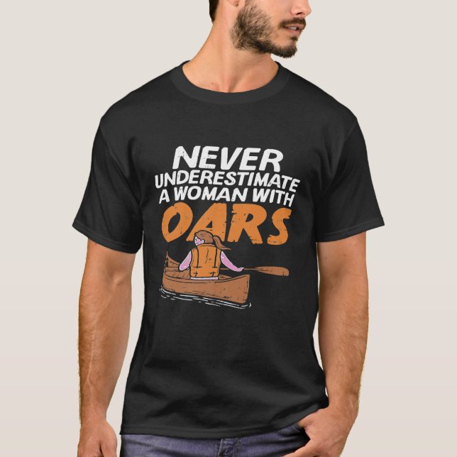 Camiseta Nunca Subestime Uma Mulher Com Oars Eu Kayak Cano (Frente)