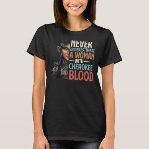 Camiseta Nunca Subestime Uma Mulher Com Sangue Cherokee Pr