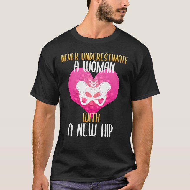 Camiseta Nunca subestime uma mulher com um novo quadril (Frente)