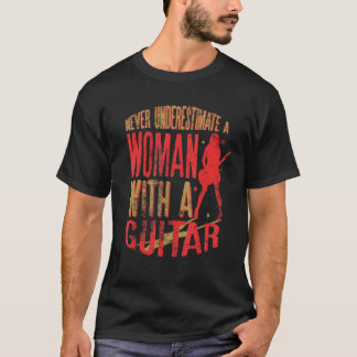 Camiseta Nunca Subestime Uma Mulher Com uma Guitarra Citaçã