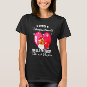 Camiseta Nunca Subestime Uma Mulher Idosa Com Um Frango Co