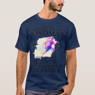 Camiseta Nunca Subestime uma Mulher que ama Correr e