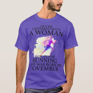 Camiseta Nunca Subestime uma Mulher que ama Correr e