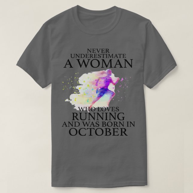 Camiseta Nunca Subestime uma Mulher que ama Correr e (Frente do Design)