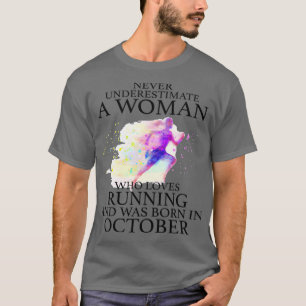 Camiseta Nunca Subestime uma Mulher que ama Correr e