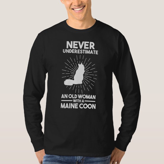 Camiseta Nunca Subestime Uma Mulher Velha Com Um Lua De Mai (Frente)