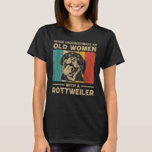 Camiseta Nunca Subestime Uma Mulher Velha Com Um Rottweiler