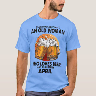 Camiseta Nunca Subestime Uma Mulher Velha Que Ama Cerveja A