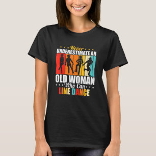 Camiseta Nunca Subestime Uma Mulher Velha Que Possa Alinhar
