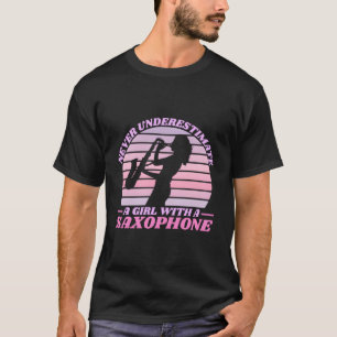 Camiseta Nunca Subestime Uma Rapariga Com Um Saxofone Saxof