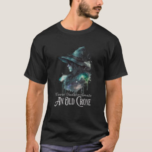 Camiseta Nunca subestime uma velha bruxa de Halloween de Cr