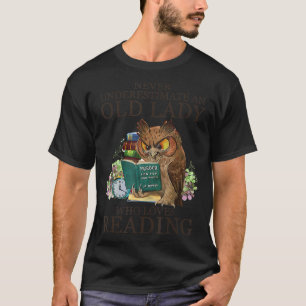 Camiseta Nunca Subestime Uma Velha Que Adora Ler