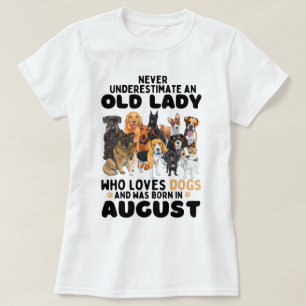 Camiseta Nunca Subestime Uma Velha Que Ama Cachorros 