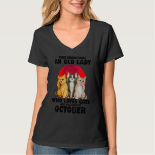 Camiseta Nunca Subestime Uma Velha Senhora Que Ama o Gato O