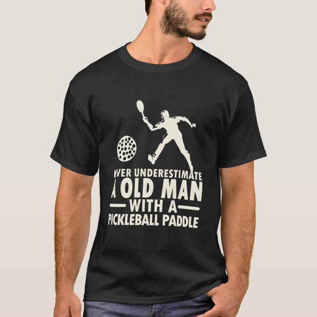Camiseta Nunca Subestime Velho Com Pepino (Frente)