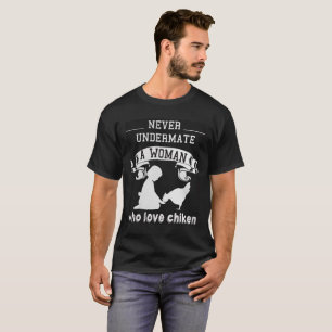 Camiseta nunca undermate que uma mulher que ama chiken