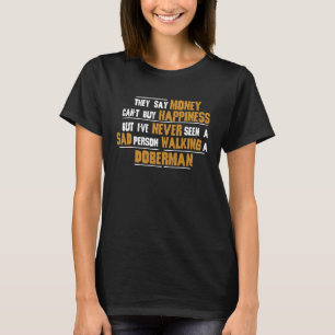 Camiseta Nunca Viu Pessoa Triste Passeando Doberman