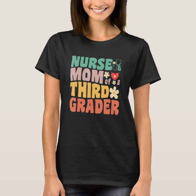 Camiseta Nurse and Mom of a Third Grader 1st Day of School  (Frente)