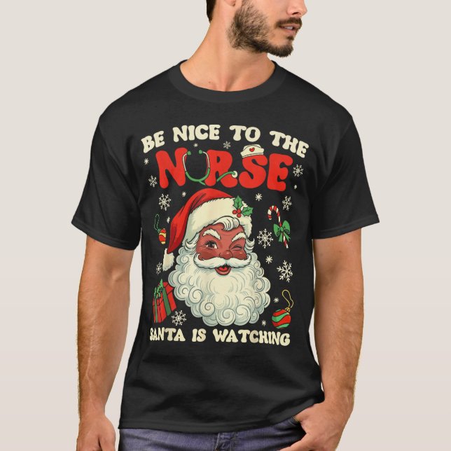 Camiseta Nurse Christmas African American Santa Is Watching (Frente)