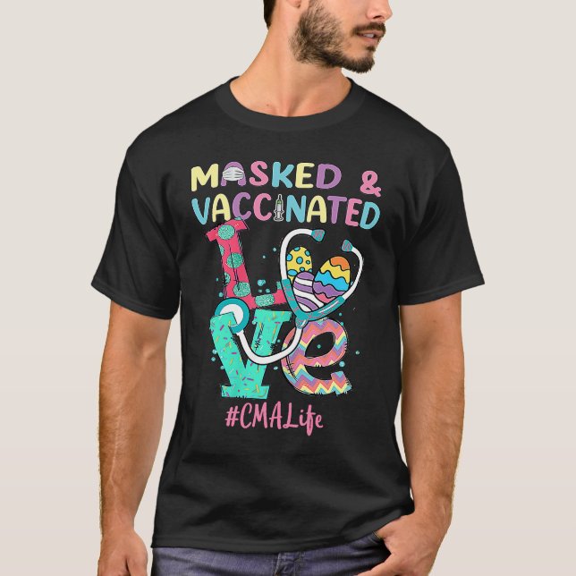 Camiseta Nurse Love Masked And Vaccinated CMA Lifes Nursing (Frente)