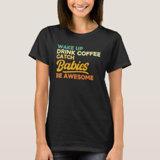 Camiseta Nurse Midwife Birth Worker Drink Coffee Catch Babi