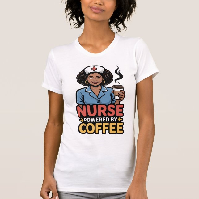 Camiseta Nurse Powered by Coffee T-shirt (Frente)