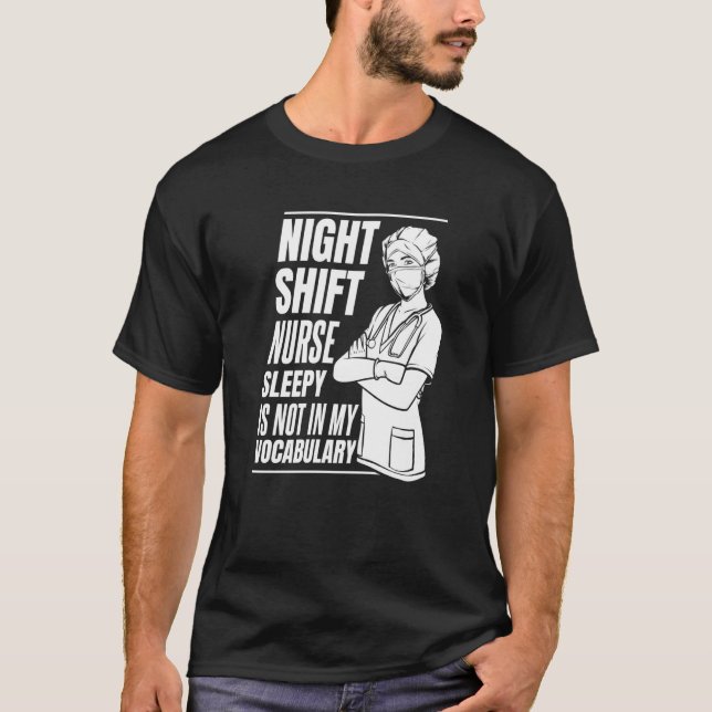 Camiseta Nursing Night Shift Caretaker Hospital  Nurse (Frente)