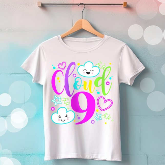 Camiseta Nuvem 9 T-Shirt Neon Rainbow Clouds T-Shirt (Cloud 9 Birthday T-shirt)