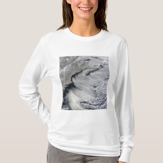 Camiseta Nuvens através dos céus do Atlântico Norte (Frente)