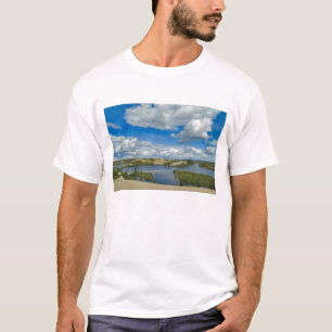 Camiseta Nuvens cúmulus pairam acima de lagos, Noroeste