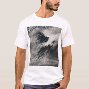 Camiseta Nuvens de ondas em forma de navio e vórtices de nu