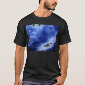 Camiseta Nuvens de tempestade azuis luminosas por KLM