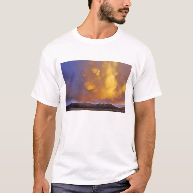 Camiseta Nuvens de Tempestade na Faixa Centenária em Montan (Frente)