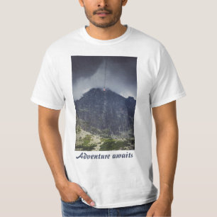 Camiseta Nuvens de tempestade sobre as montanhas