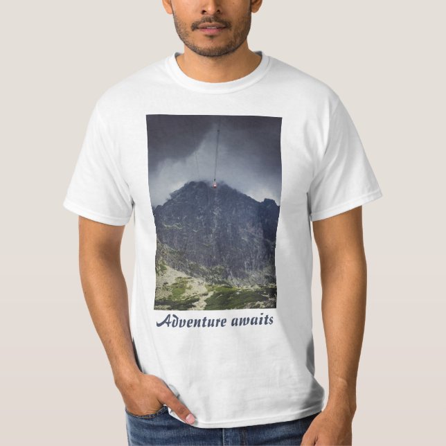 Camiseta Nuvens de tempestade sobre as montanhas (Frente)