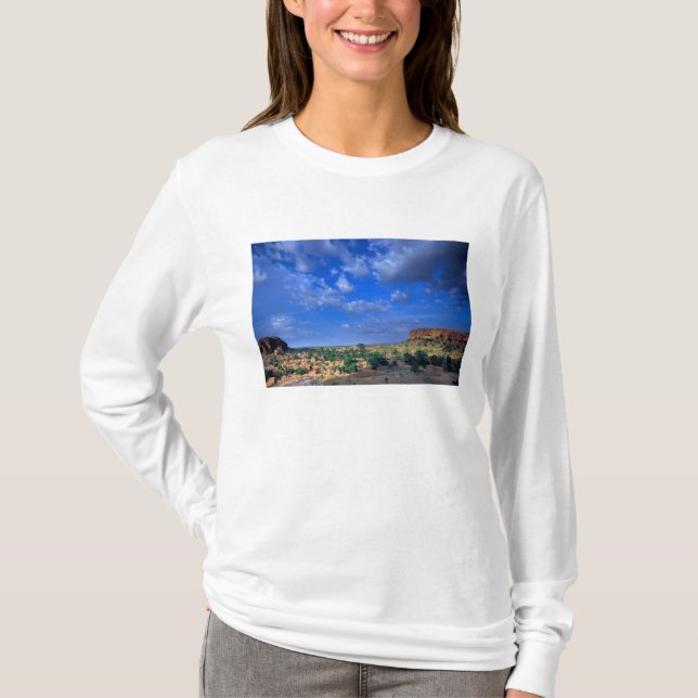 Camiseta Nuvens varrendo o céu sobre o (Frente)