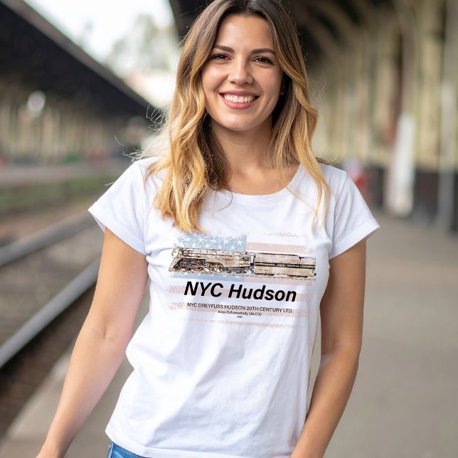 Camiseta NYC Dreyfuss Hudson Locomotive. American flag (NYC Dreyfuss Hudson Steam Locomotive. Womens Basic T-Shirt)