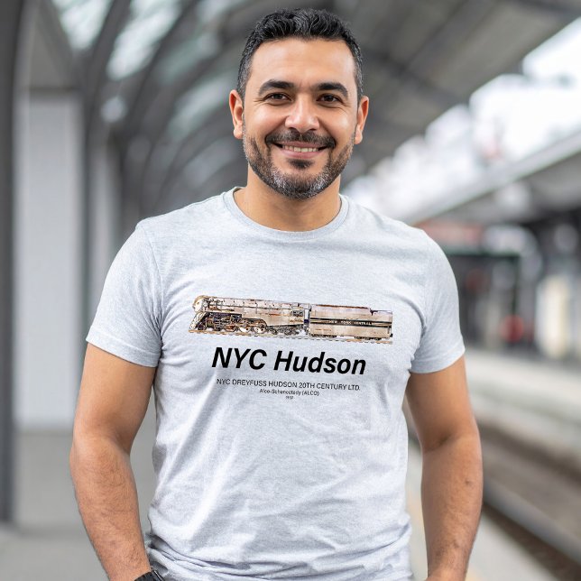 Camiseta NYC Dreyfuss Hudson Steam Locomotive. Profile (NYC Dreyfuss Hudson Steam Locomotive. Mens Basic T-Shirt)