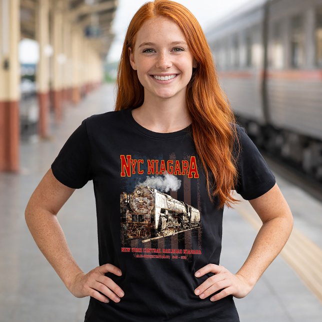 Camiseta NYC Niagara Locomotiva a Vapor com bandeira americ (Historic NYC Niagara Train Steam Locomotive. Womens Basic T-Shirt)