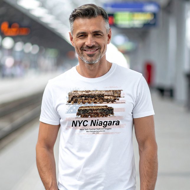 Camiseta NYC Niagara Steam Locomotive Profile American flag (NYC Niagara – American Train Steam Locomotive. Mens Basic T-Shirt)