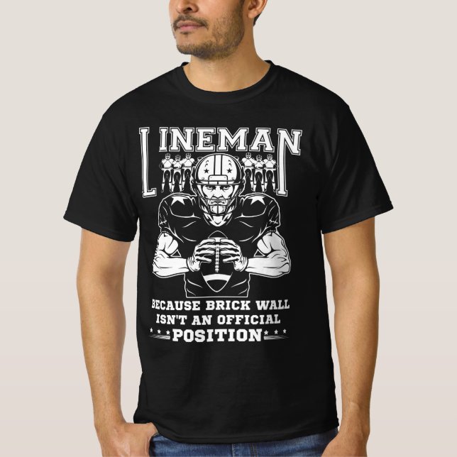 Camiseta O Americano Futebol Lineman Brick Wall não é Offi (Frente)