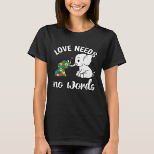 Camiseta O Amor à Família Elefante Cuja Fama É Bonita Supor
