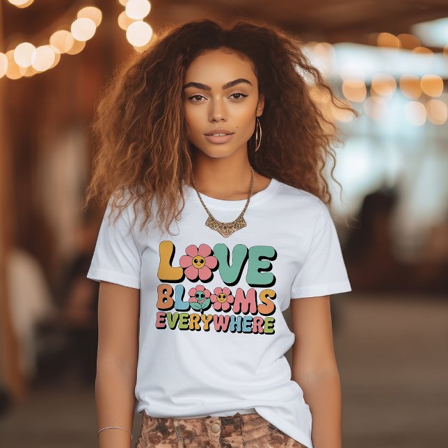 Camiseta O Amor Antigo Floresce (Criador carregado)