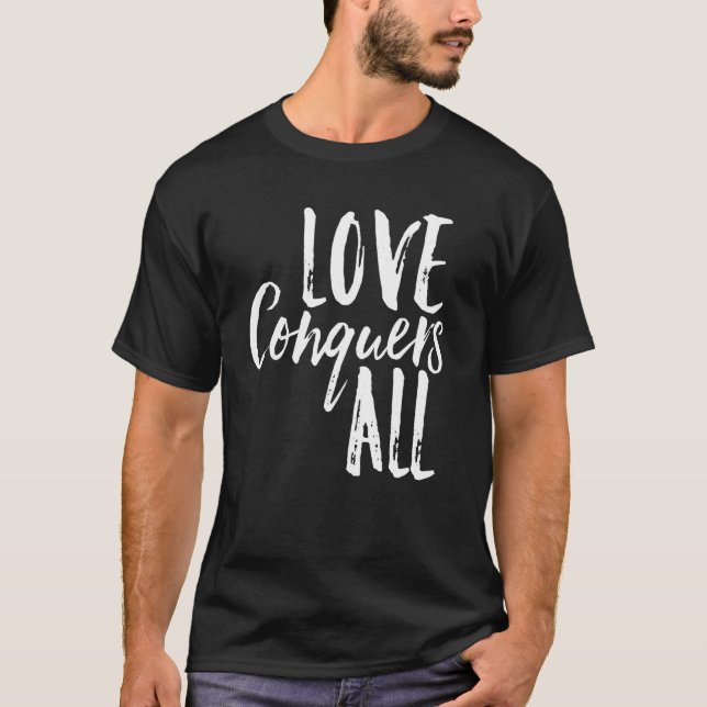 Camiseta O Amor Conquista Toda A Unidade Juntos Esteja Unid (Frente)