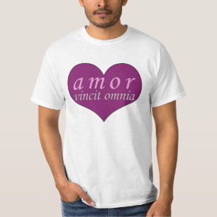 Camiseta O amor de Amor Vincit Omnia conquista todo o dia