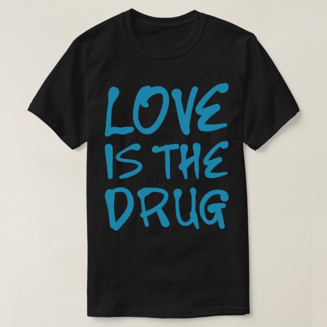 Camiseta O amor é a droga - Chris Martin   (Frente do Design)